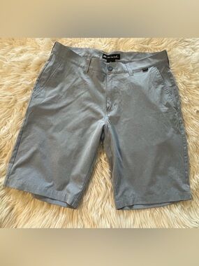 Travis Mathew Men’s Beck Blue Golf Shorts. Size 33; Style: 1MM208